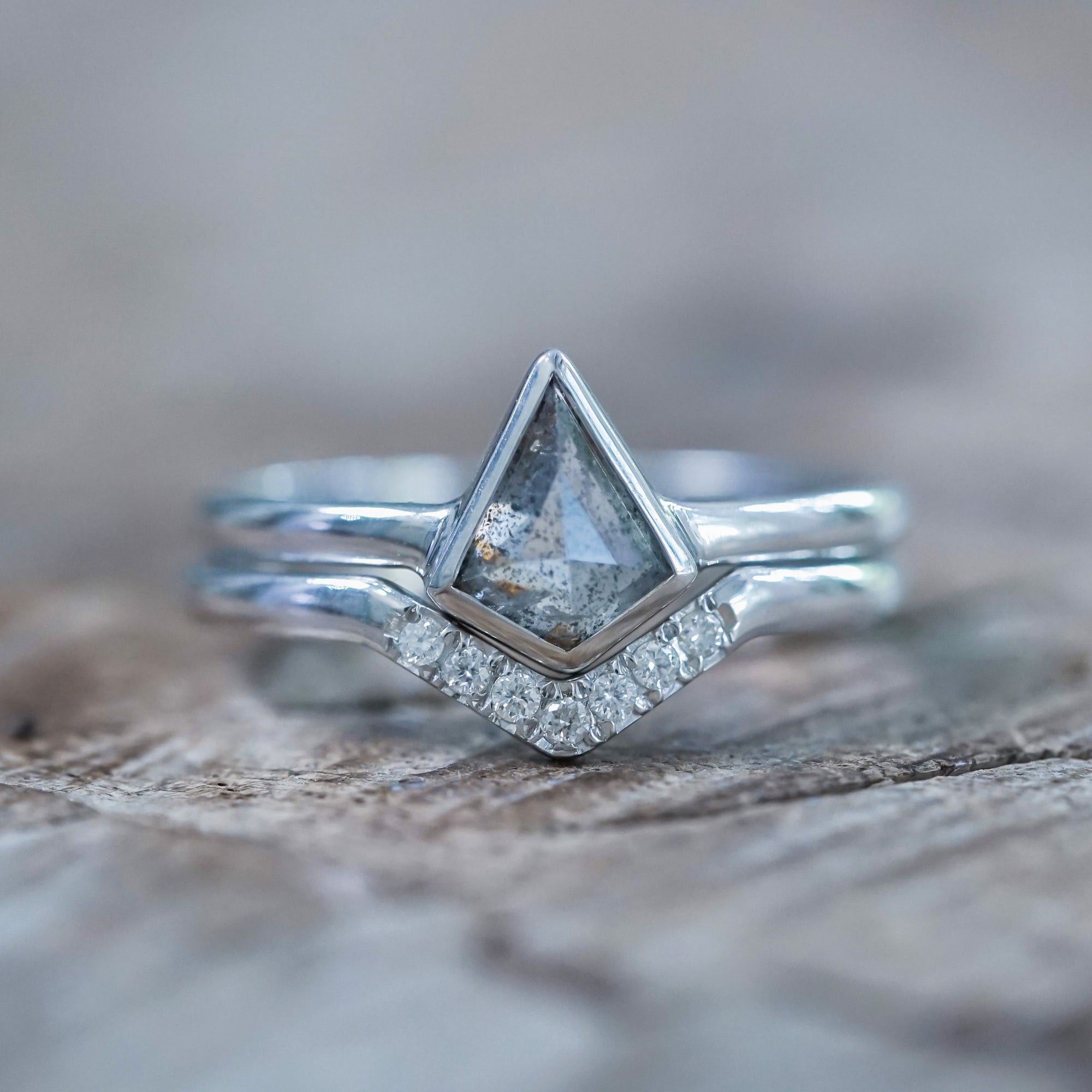 Kite Diamond Ring Set in White Gold